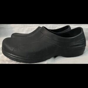 Anti-slip & oil kitchen clogs men’s 10 / women’s 11W work shoes waterproof